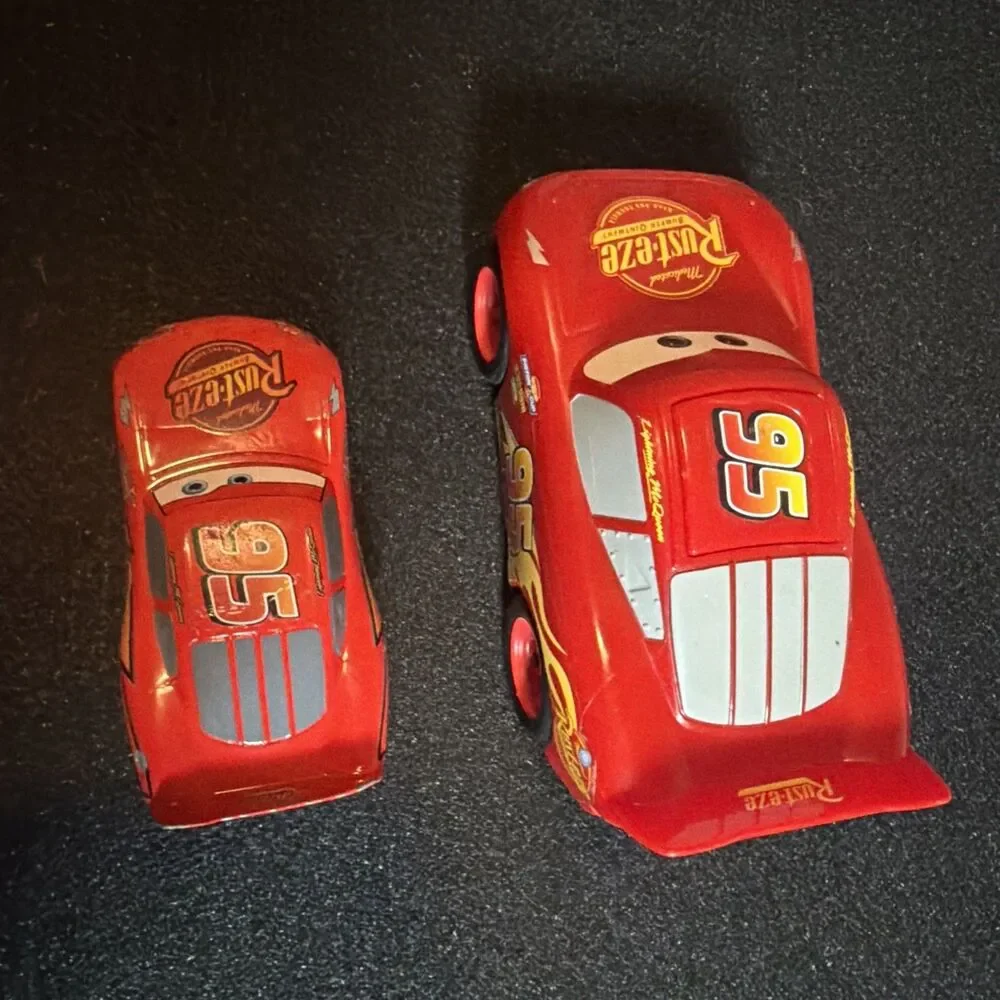 2 Disney Pixar Cars Lightning Mcqueen -L